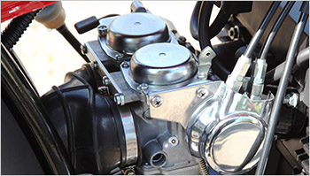 キャブレターのセッティングをする際は、コースの状態を把握する